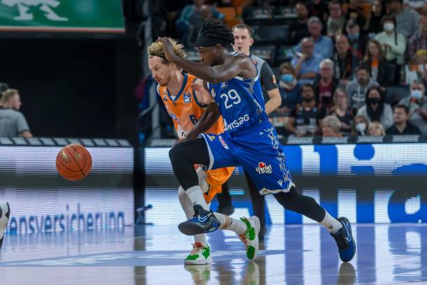 比赛中途被 比赛中途被